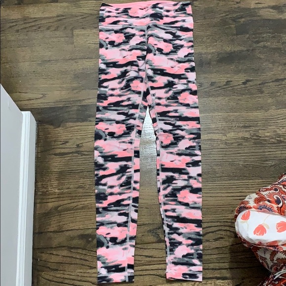 lululemon athletica Pants - Lululemon pink camo leggings